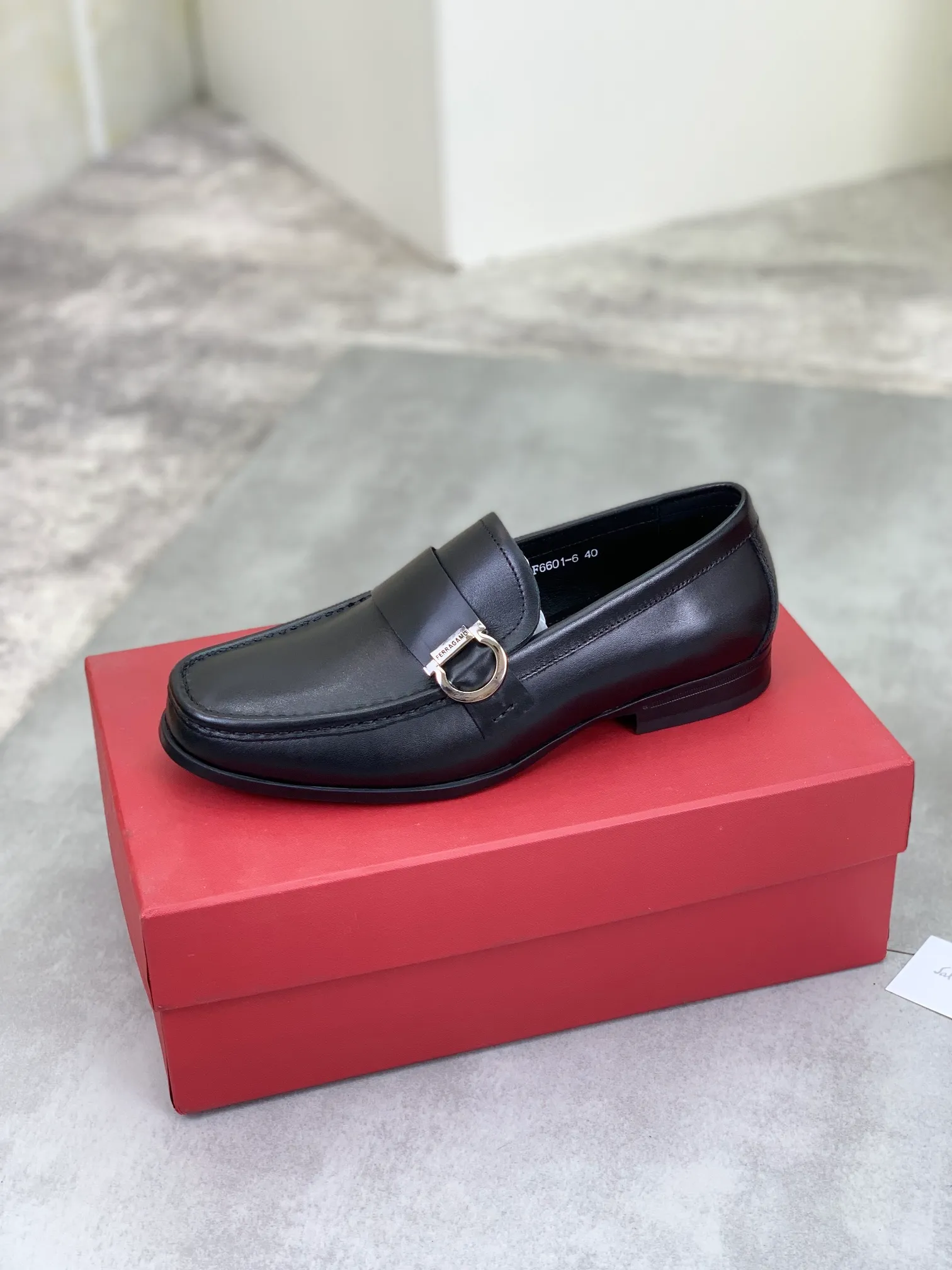 Men's Men's Shoes 💰P460💰[New Style] Water-dyed Niuli 🆘[Salvatore Ferragamo] Ferragamo's latest casual business leather shoes for men! Available at counters simultaneously! The fabric is made of specially imported original calfskin, the lining is made of imported water-dyed cowhide, and the original combination outsole is absolutely luxurious and leads the fashion trend. Matching code: 38-45; 3️⃣ colors available